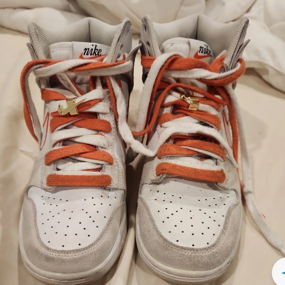 Nike White and Orange Athletic Sneakers Low-Top